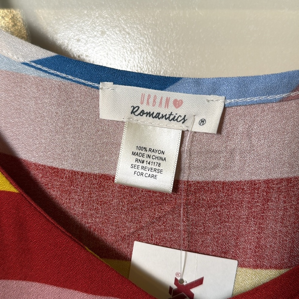 Multicolor Striped Button-Front Tank Top - Picture 4 of 5